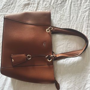 Guess Tote- Excellent condition.
